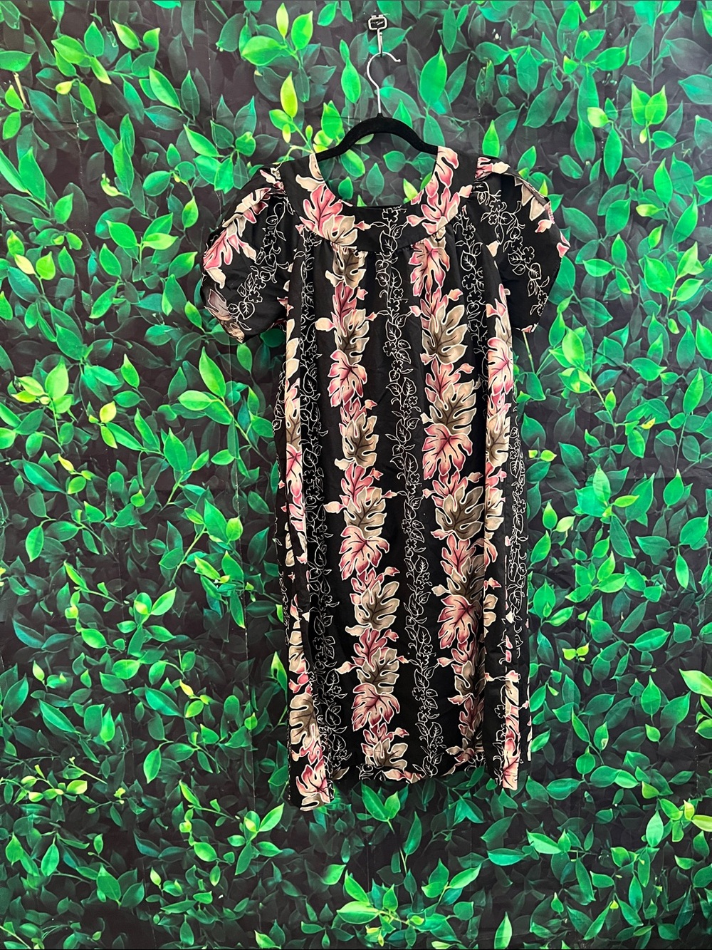Hilo Hattie’s Hawaiian print dress